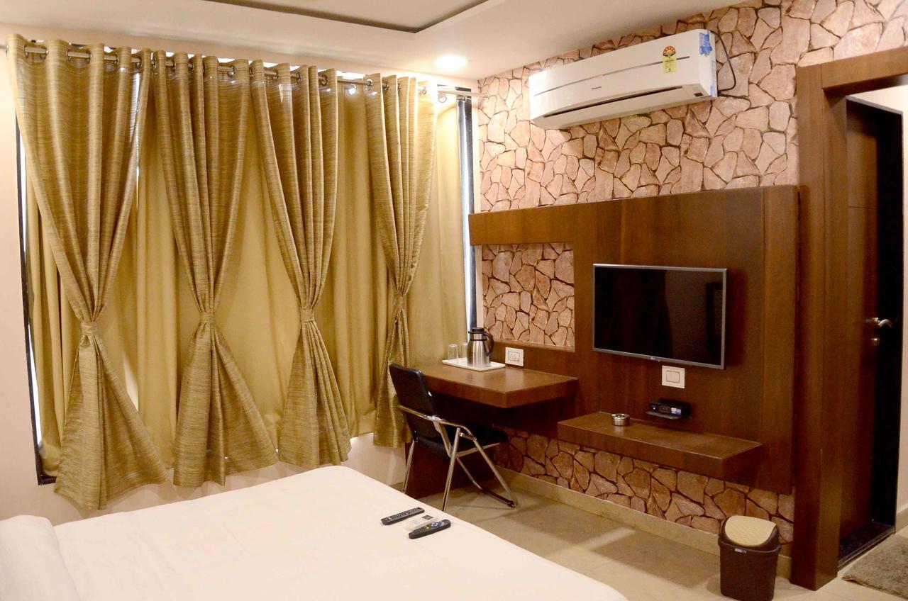 אויאיין Hotel Shikhar Darshan מראה חיצוני תמונה